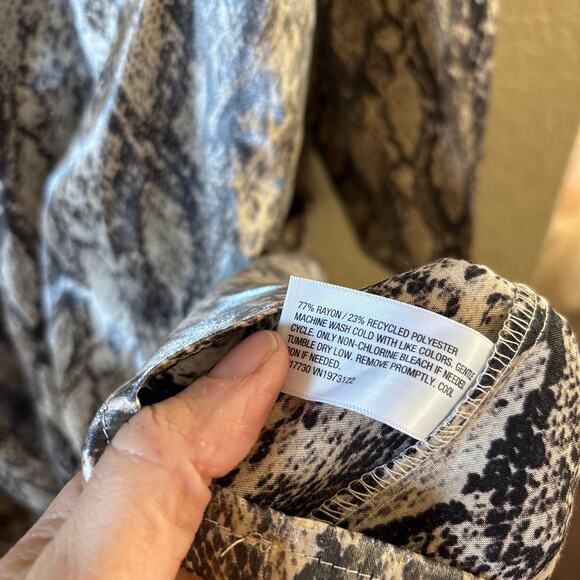 Ava & Viv Balloon Long Sleeve Satin Wrap Dress Snakeskin Tan Black Women's 1x - Picture 7 of 7